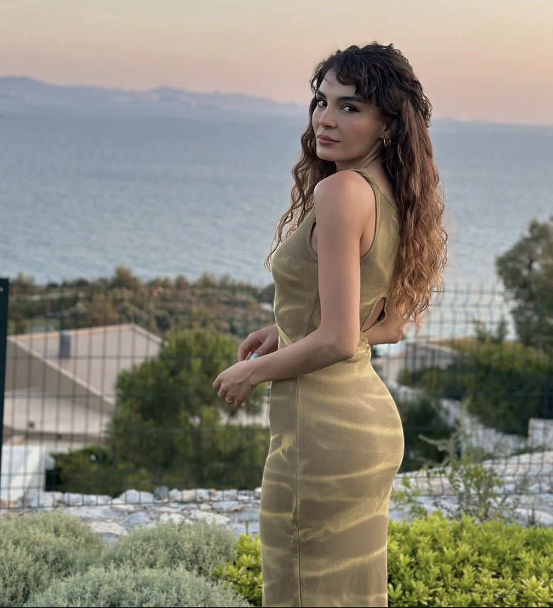 💭🖋 tweet media