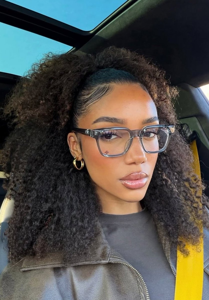 Aquí una deseando llegar a casa y volver a disfrutar de los tíos buenos en calzones de 300. Digo de la trama, de la batalla de las Termópilas.

¡buenas noches!