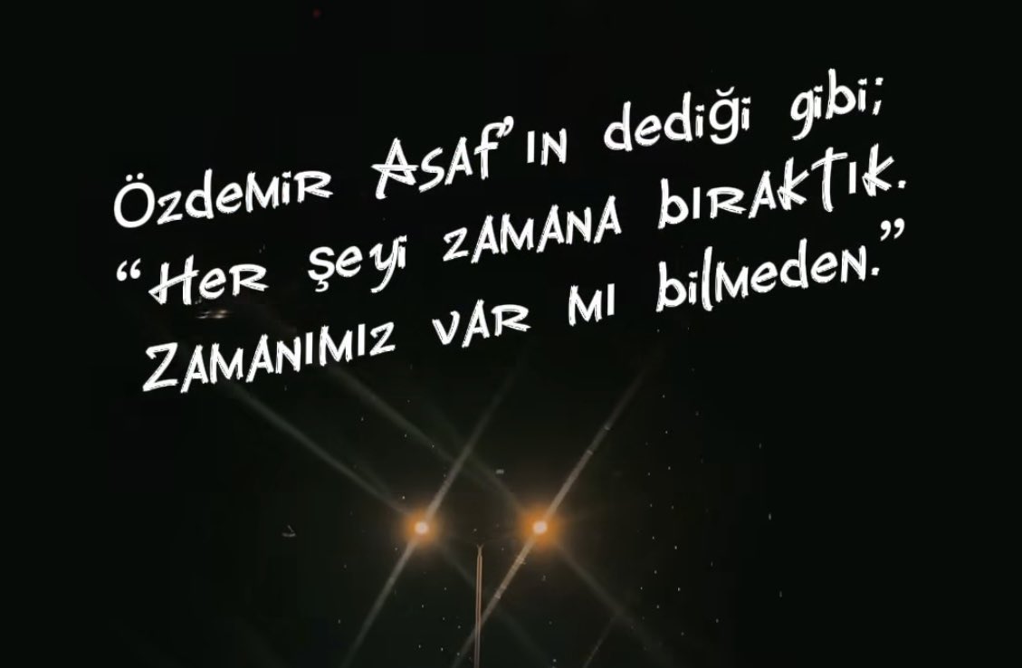 Mavi3496's tweet photo. Özdemir Asaf'ın dediği 
gibi; Her şeyi zamana 
bıraktık, zamanımız 
var mı bilmeden...💙

#Geceyebirsözbırak https://t.co/ZmP5B48G9j