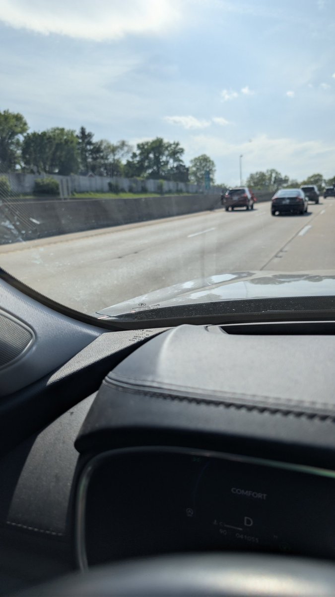 hickhamt's tweet photo. @susan6768 Red Lexus broke down and left lane of east westbound 40 after McKnight https://t.co/V2iOJGtfMS