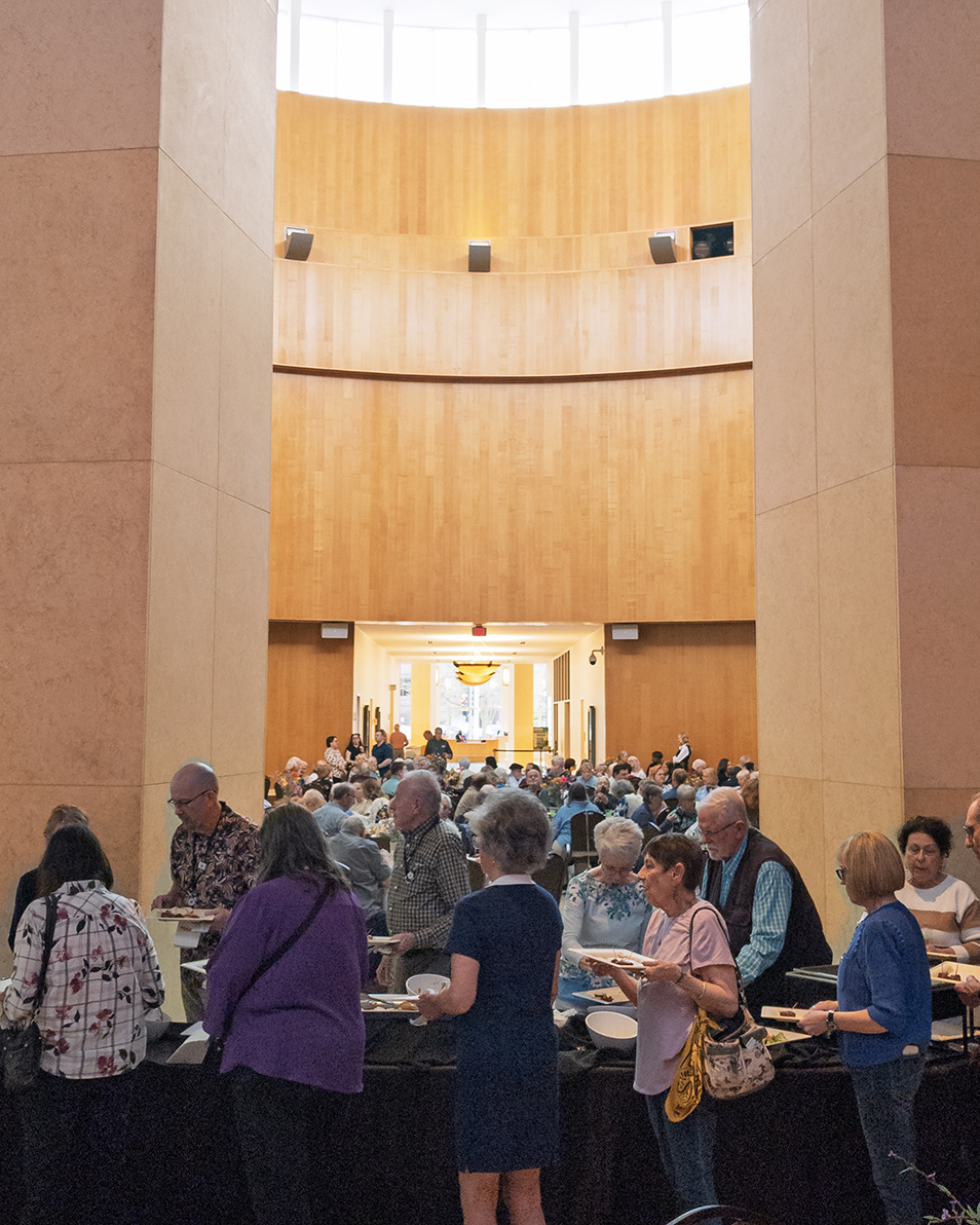 ALPLM's tweet image. Last week we honored the amazing volunteers who contribute so much time and energy to the ALPLM. This place would not be the same without the hard work of these 500-plus people. Please join us in thanking them for all they do!

#HeartOfTheMuseum #Volunteer #GiveBack