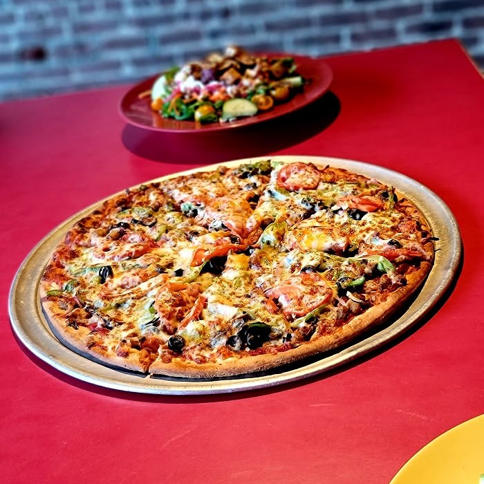 Extreme_Pizza's tweet image. Thinking about tasty food? Venture out of your comfort zone and check out our menu options! Your taste buds with be extremely excited.  😋🍕 Photo by ginjorrelle #ExtremePizza #pizzatime #Tuesday #tuesdayvibes #pizza #april #tbt #pizzadelivery #FoodieFavorites #foodie #pov