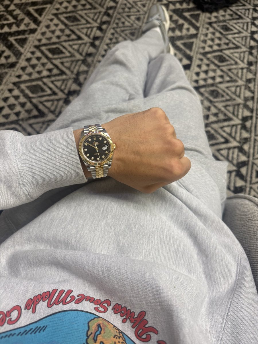 Katocannabis's tweet photo. Time is money And there's not enough time in the day ⏰ https://t.co/SM014yI8bo