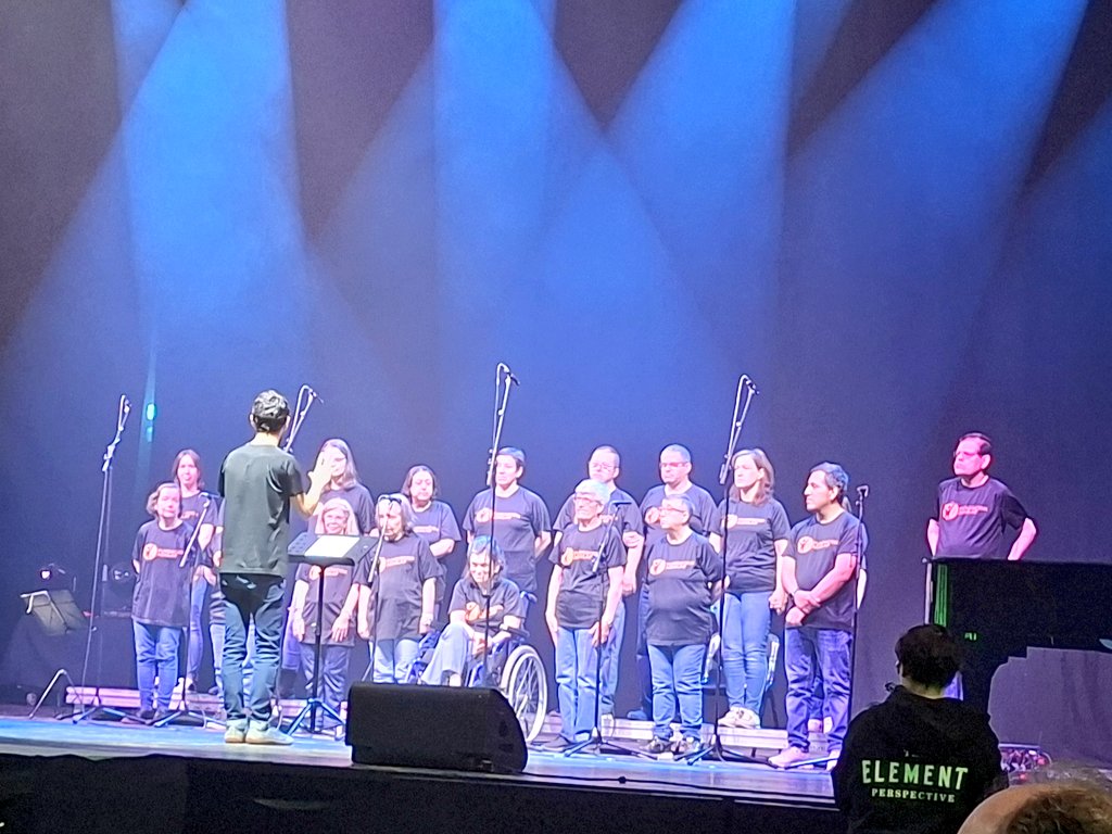 Vox apoyando siempre a las personas con discapacidad y a sus familias. Un placer asistir a esta Gala "Derechos con Voz Propia", organizada por <a href="/Plenainclusion/">🍀 Plena inclusión</a>.
Debemos escuchar activamente y contar con la experiencia y criterio de las personas con discapacidad, familiares y todos