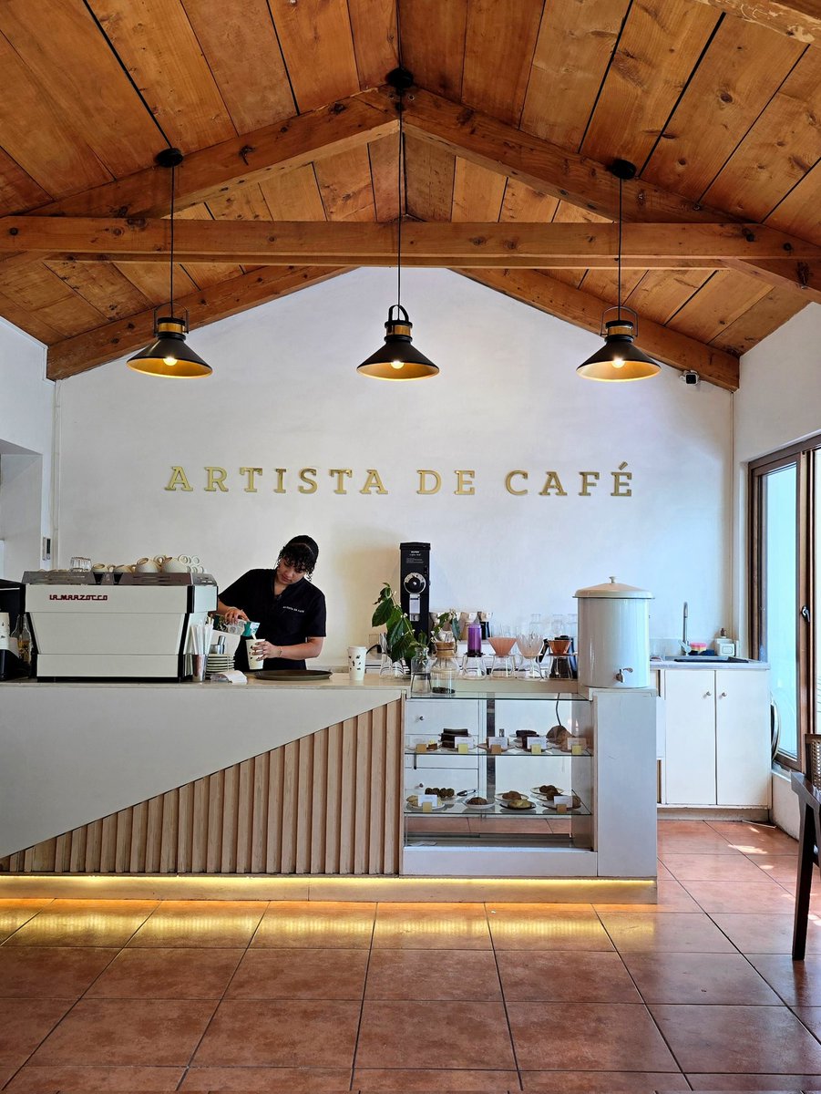 Lucypazmc's tweet photo. Comparto por acá mis 4 lugares favoritos en Antigua: 
1. Árbol Coffee 
2. Vivero y Café de La Escalonia 
3. El Patio de La Primera 
4. Artista de Café https://t.co/0LuhBOutjh