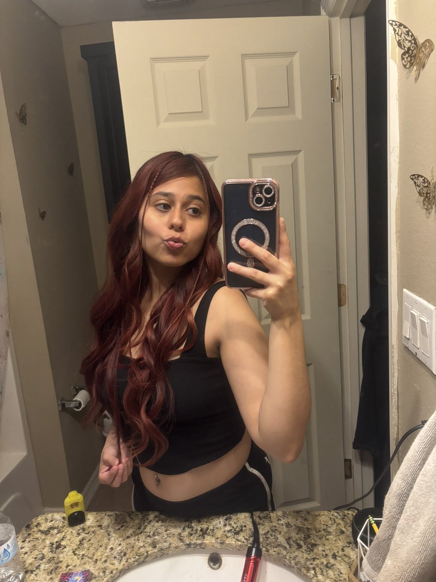 Fridaa 🖤 tweet media