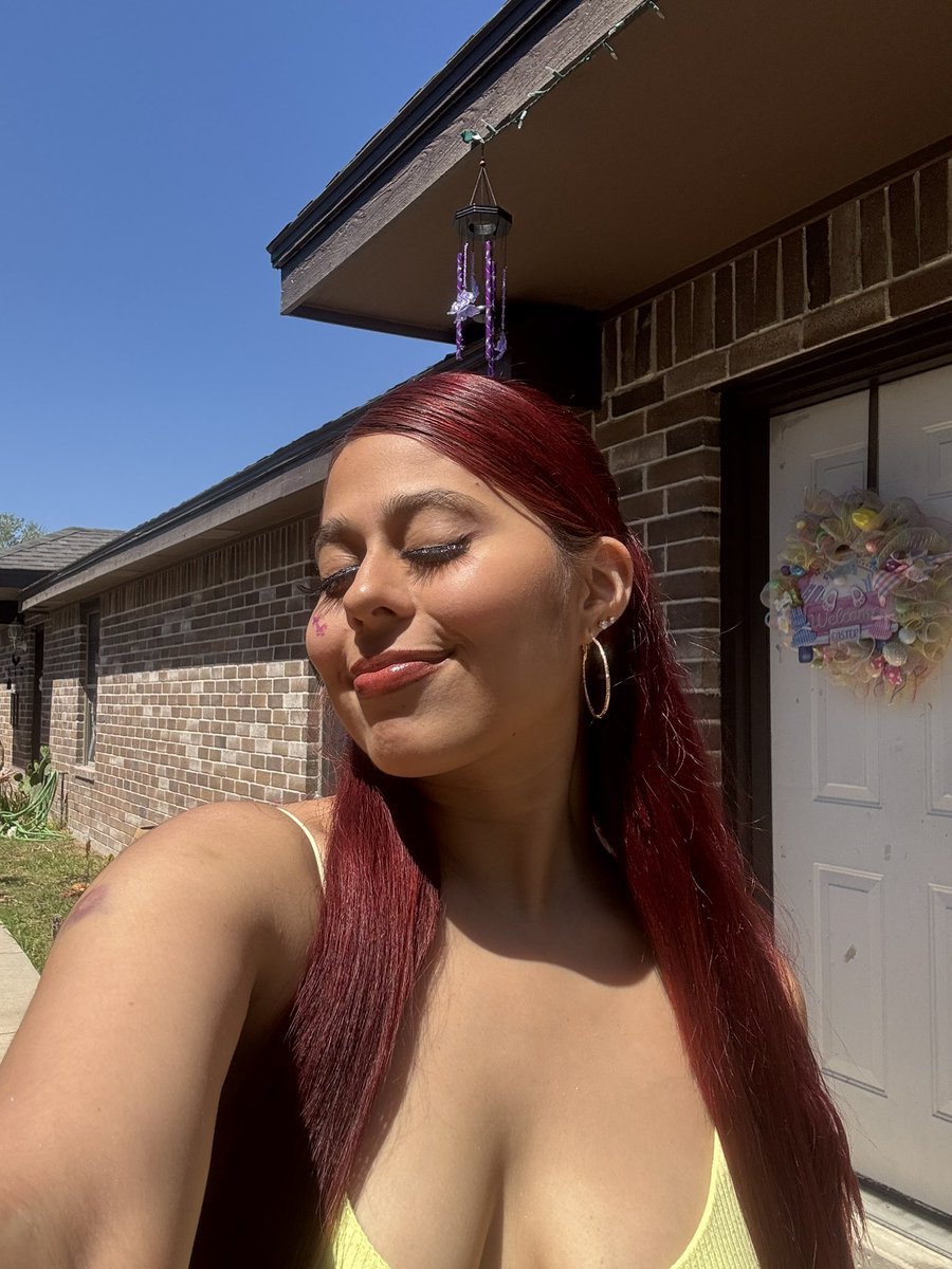 Fridaa 🖤 tweet media