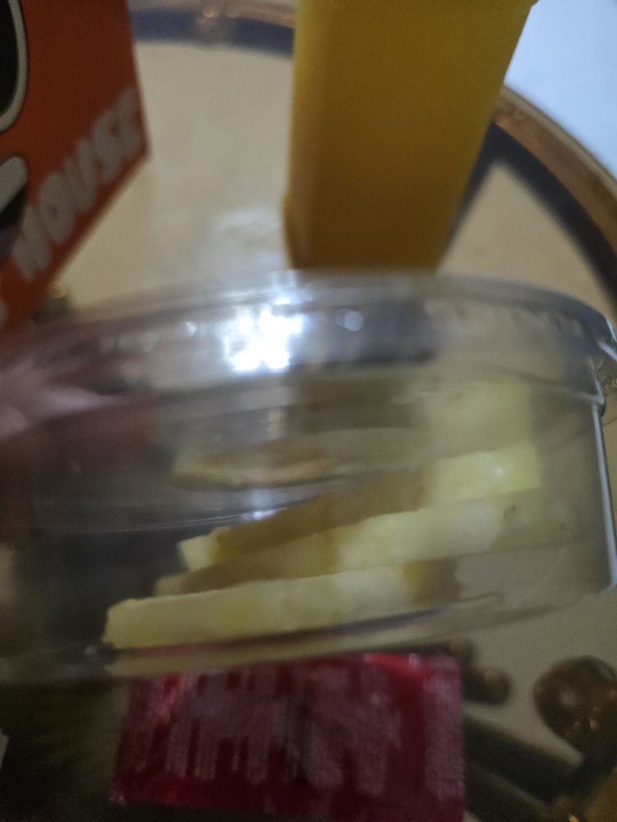 لون الفرح 💛 tweet media