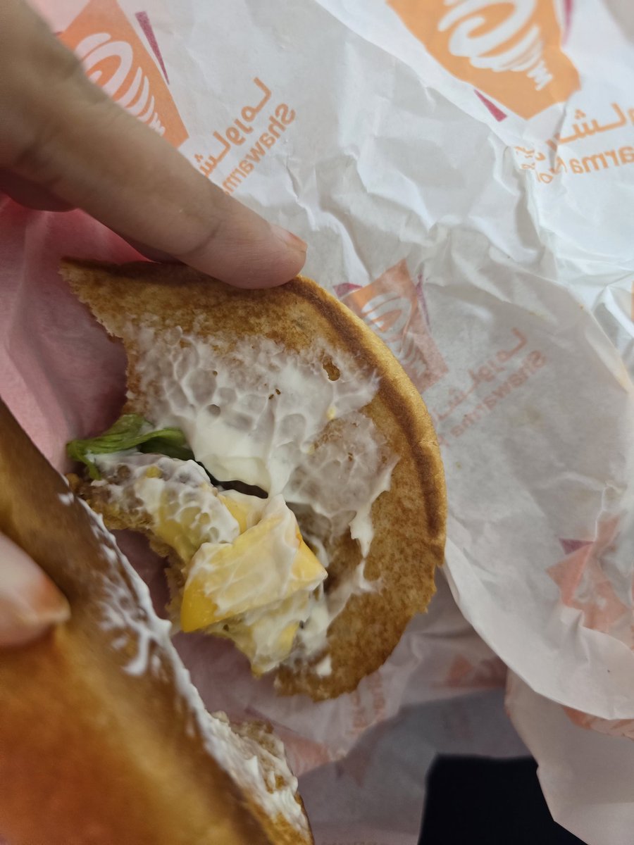 لون الفرح 💛 tweet media