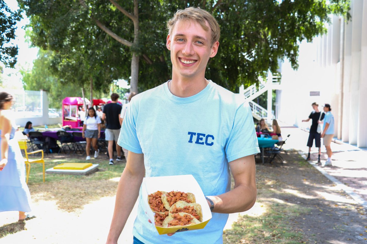 TECcampusQRO's tweet image. Hay cosas que no necesitan traducción… como un buen taco 🌮💛.
Así se vive #TacoDay en el #Tec: estudiantes internacionales descubren México a través de sus sabores y su gente🌍.