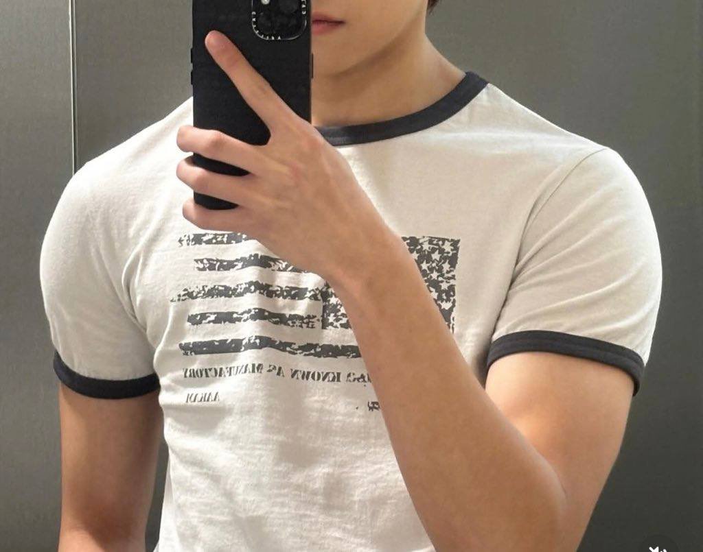 danceoftricky's tweet photo. THIS #GUNMIN SPECIFICALLY. OH MY GOD IM SO SIICCCKKKK https://t.co/SvNF1ZXGDB