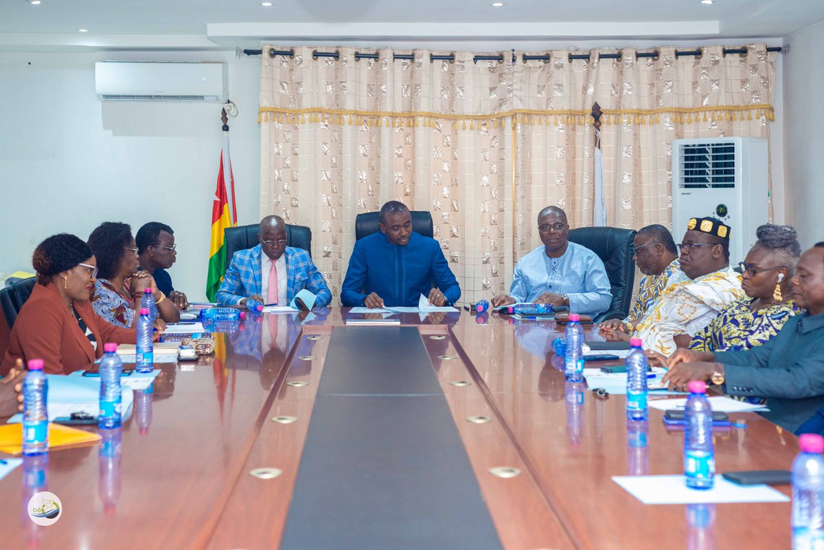 CGolfe3's tweet photo. Sous la présidence du Maire Essohanim Gnassingbé et en présence du  SG de la Préfecture et de la chefferie traditionnelle, la 2e session  ordinaire du conseil communal de l'année 2026 a été ouverte ce 13 avril  2026.

Retrouvez plus d'infos  via ce lien https://t.co/7e8n0xs6p8 https://t.co/9ZYsvgXNHX