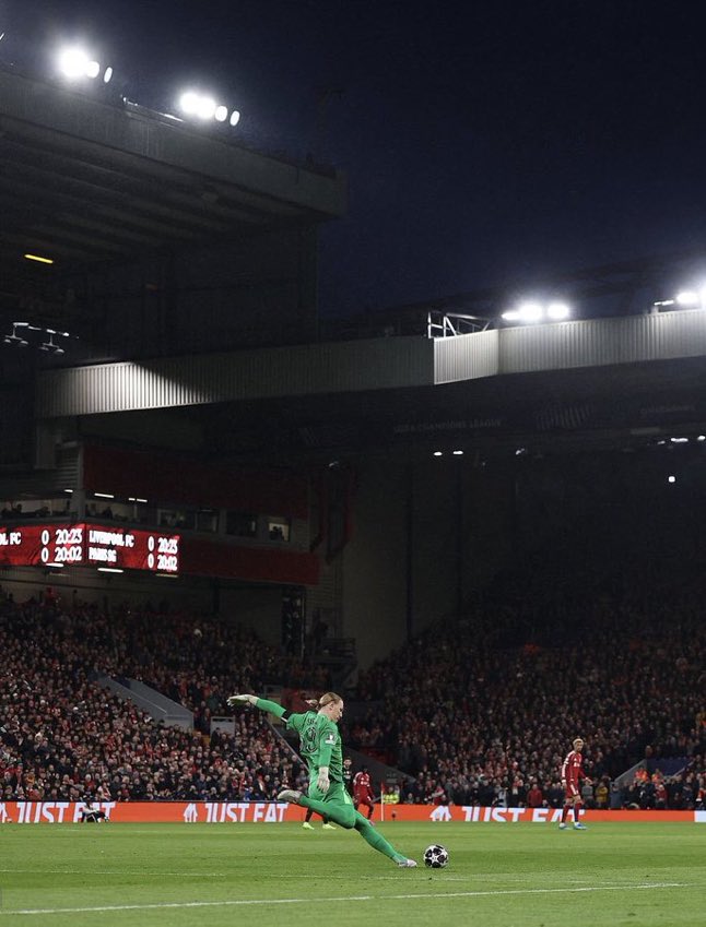 Il faut un grand gardien pour aller au bout. 

Immense Safonov ce soir qui nous a maintenu à flot.