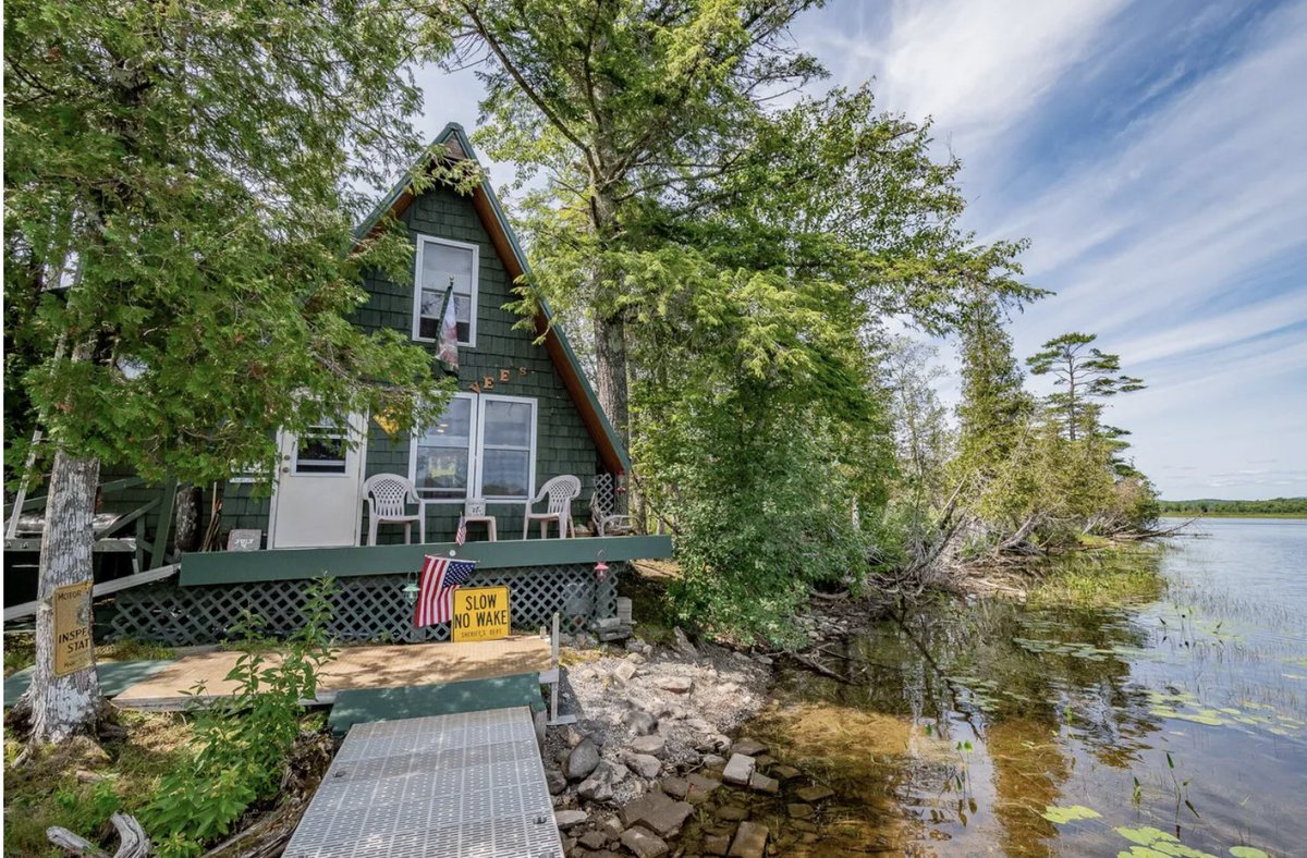 tinyhousecall's tweet image. $169K. This remarkable #Waterfront #Maine #camp on the #SebecRiver. oldhousesunder50k.com/c-1965-a-frame…