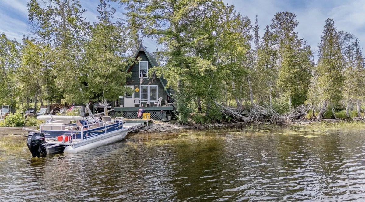 oldhouseunder50's tweet image. $169K. This remarkable #Waterfront #Maine #camp on the #SebecRiver. oldhousesunder50k.com/c-1965-a-frame…