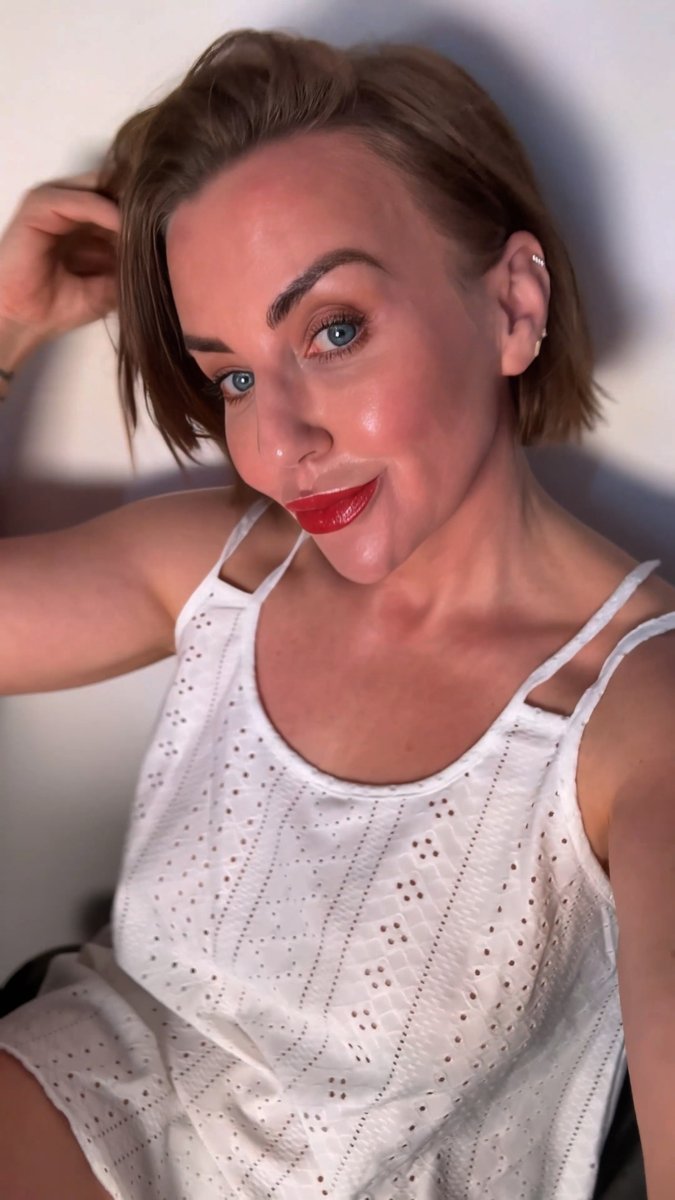 Mia J Valour tweet media