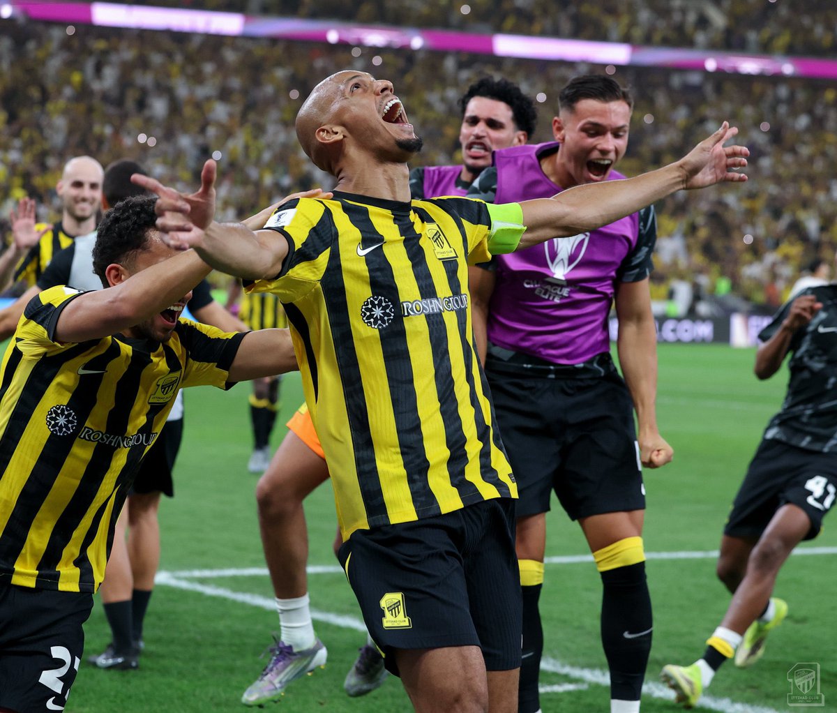 R_Hem878's tweet photo. #الاتحاد_الوحده_الاماراتي 😻😻😻🖤💛 . https://t.co/nCfAhhaR5n