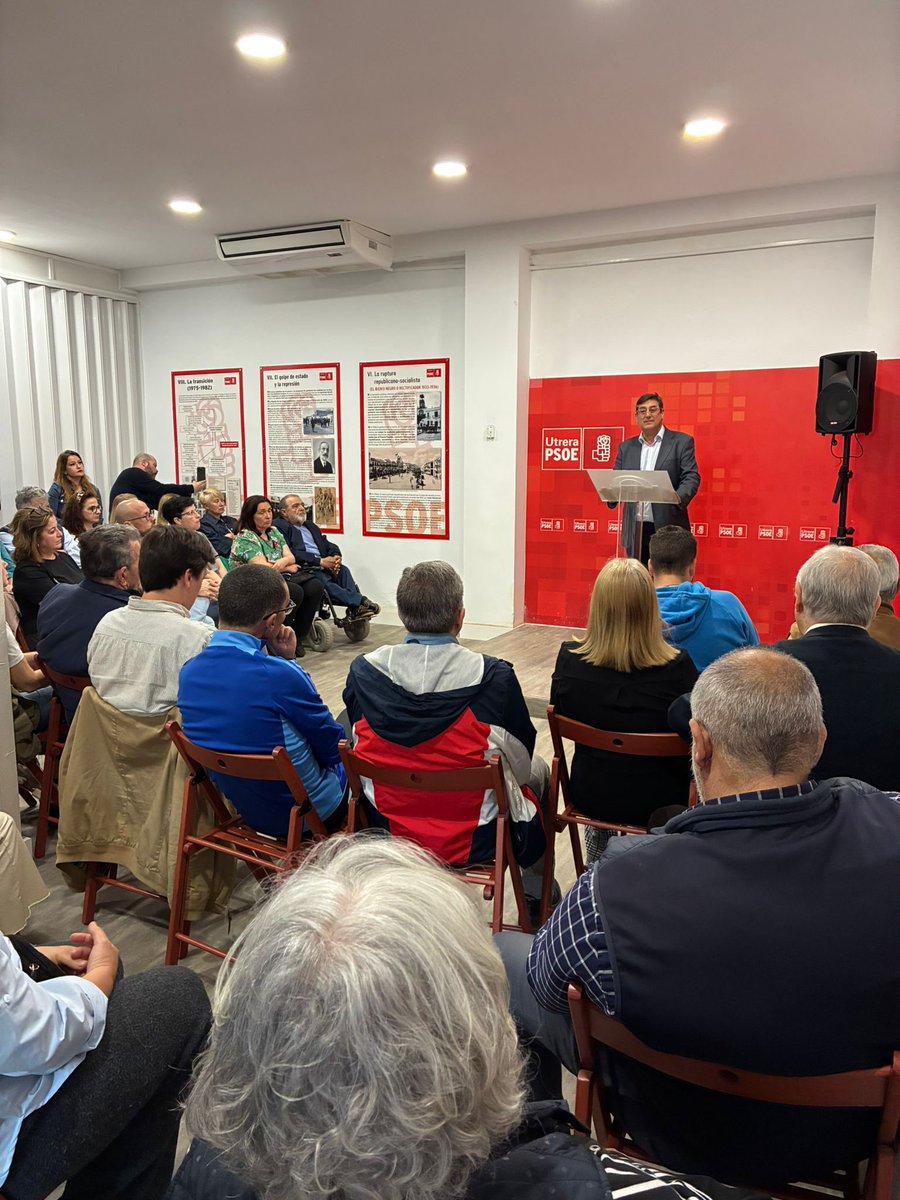 Qué bonitas las tardes en las Casas del Pueblo hablando del futuro de Andalucía, el futuro que vamos a construir a partir del 17 de mayo de la mano de <a href="/mjmonteroc/">María Jesús Montero</a>. 
Gracias <a href="/psoeutrera/">PSOE Utrera</a> por la charla de hoy junto a <a href="/JMaVillalobos/">josemariavillalobos</a> y por el cariño de siempre 🥰🌹❤️.