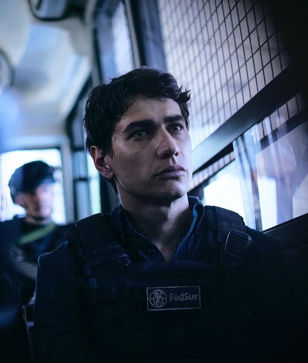 rebellevague's tweet photo. Enzo Vogrincic in una prima immagine da El Futuro Es Nuestro, una nuova serie di Netflix tratta dal romanzo distopico The World Jones Made di Philip K. Dick. https://t.co/mTLmL1Lcwq