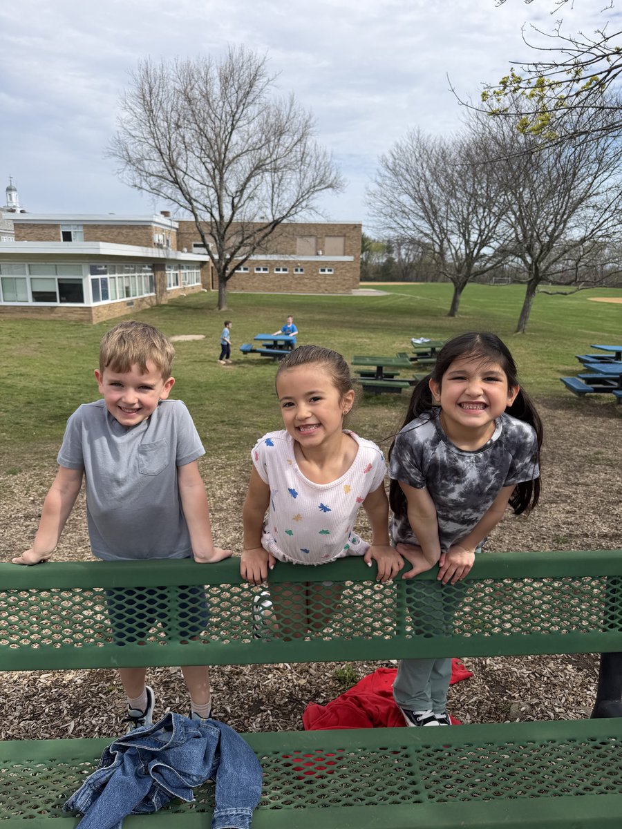 Ms. Lyons tweet media