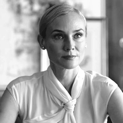 ᅠᅠ
𝗥𝗢𝗦𝗔𝗟𝗬𝗡 𝗩𝗢𝗚𝗘𝗟ᅠᅠ
—— Madre de ⃞⃞⃞⃞⃞
—— 49 años.
—— Secretaria de Weyland.
—— Alemano-estadounidense
—— Manipuladora.
ᅠᅠ