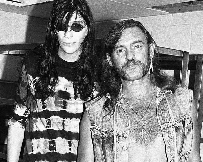 mhb1851's tweet photo. ◎ジョーイ・ラモーン語録
"Ace Of Spades" は究極のパンクロック・アンセムさ。イントロでレミーのクソエキサイティングな殺人サンダーベースがぶっ放されるんだ。レミーの毒蛇のようなしゃがれ声、アティテュード、クレバーな歌詞はトカゲの毒みたいに感染する。俺は1977年からハマりっぱなしだよ😎 https://t.co/n2eVvjsYyv
