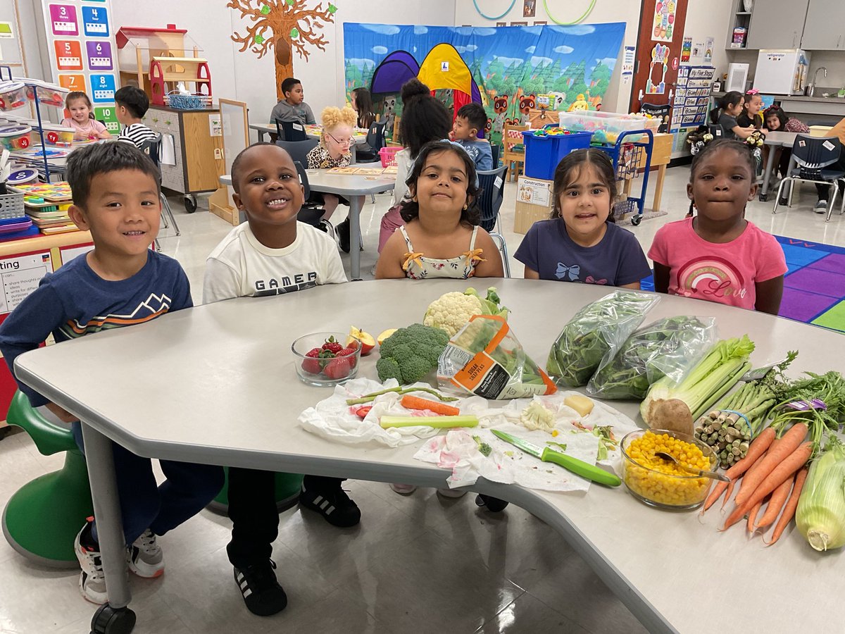 AbernathyPreK's tweet photo. For Tasty Tuesday (Day 2 of the Week of the Young Child), we ate all the parts of the plant… seeds, roots, stems, leaves, flowers, and fruit! @DeganElementary #rockyourrole #wearedegan https://t.co/BxugAxEY4W