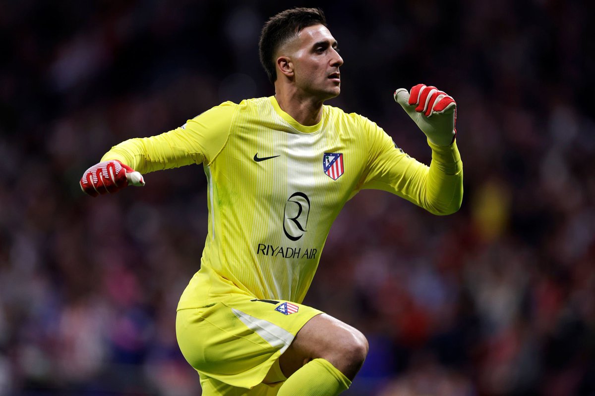 𝖠𝖺𝗋𝗈𝗇, tweet media