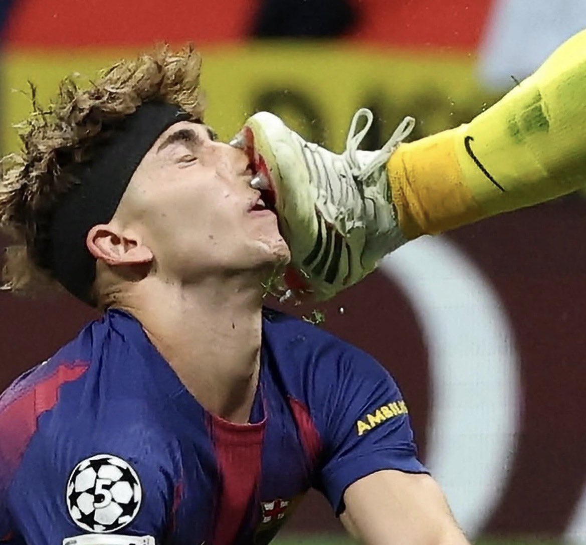 TEYGroup's tweet image. This is not #Penalty &amp;amp; #RedCard ... ?. #gmk @esportcat @esport3 #3Cat @ChampionsLeague ⚽ #chiringuitopolémica #chiringuito 
x.com/i/status/20441…