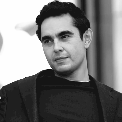 ᅠᅠ
𝗠𝗜𝗖𝗛𝗔𝗘𝗟 𝗪𝗘𝗬𝗟𝗔𝗡𝗗 ✟ᅠᅠ
—— Padre de ⃞⃞⃞⃞⃞
—— 40 años.
—— CEO de NeuroTech.
—— Estadounidense.
—— Patrón persistente de abuso y manipulación.
ᅠᅠ