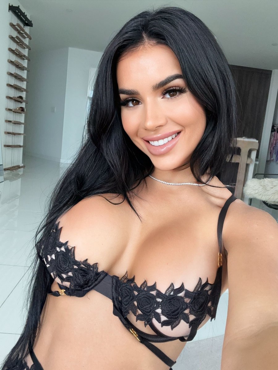 Desireee ❤️ tweet media