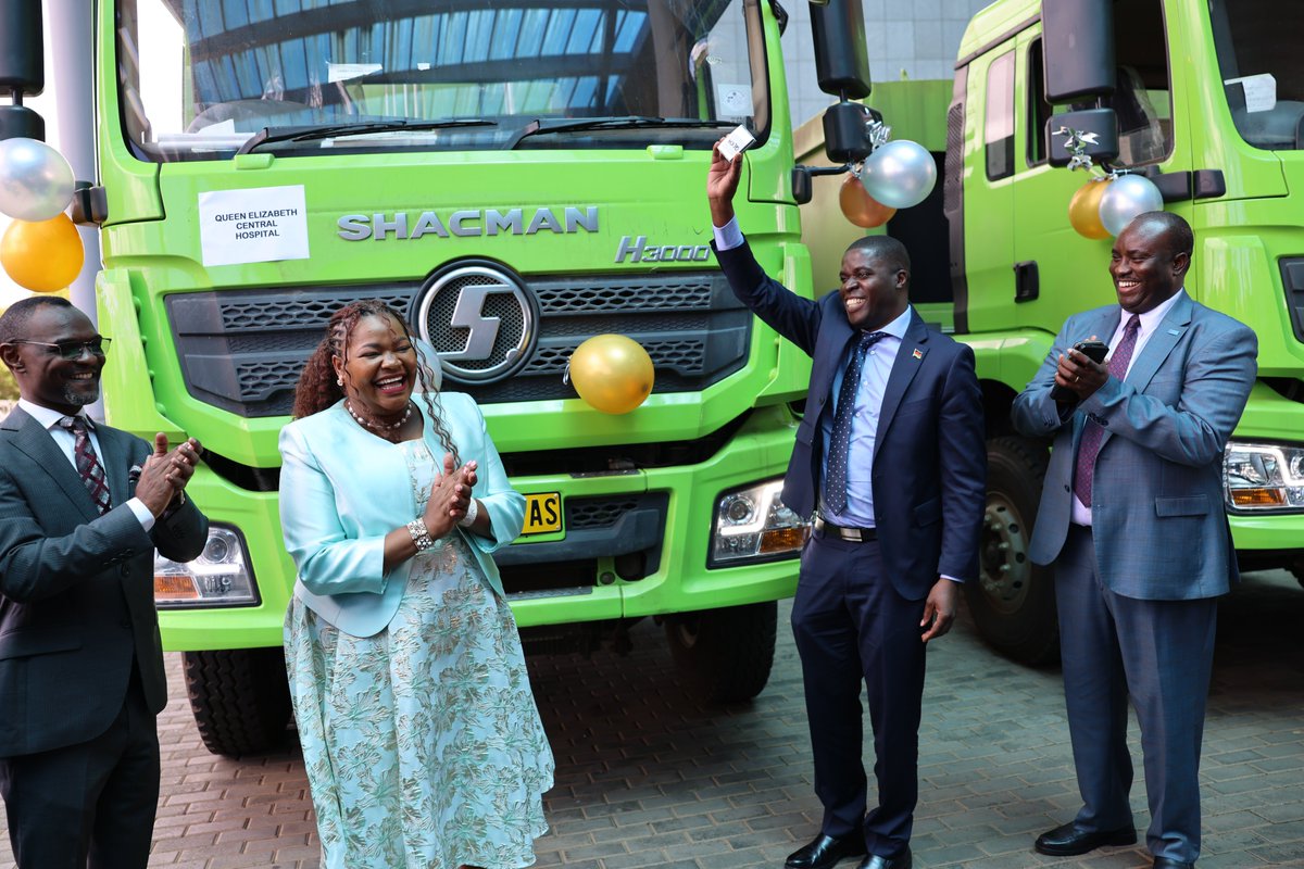 WHOMalawi's tweet photo. The sanitation plan launch featured a handover of 8 specialized waste management vehicles to city councils in #Lilongwe, #Blantyre, #Zomba & #Mzuzu and central hospitals.
With support from @GlobalFund, this boosts safer, more efficient waste collection & transport systems. ♻️ https://t.co/Ri9jm7uePR