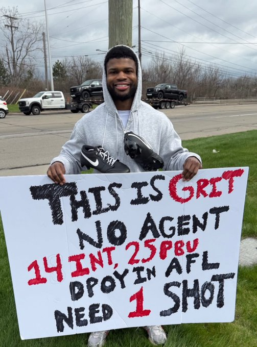 MarcRyanOnAir's tweet photo. Free Freddie, man. Give this kid a shot, @Lions! 

How can you not love the initiative and persistence! #OnePride https://t.co/7mzuZViamd