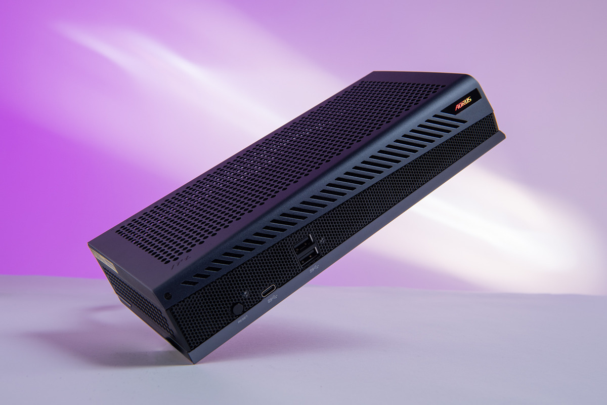 pc_watch's tweet image. ただのモバイルノートがゲーミングPCやAIマシンに化ける魔法の箱「GPUボックス」って何？ ～Thunderbolt 5対応でコンパクト、しかも高性能な「AO… pc.watch.impress.co.jp/docs/topic/spe… #Sponsored