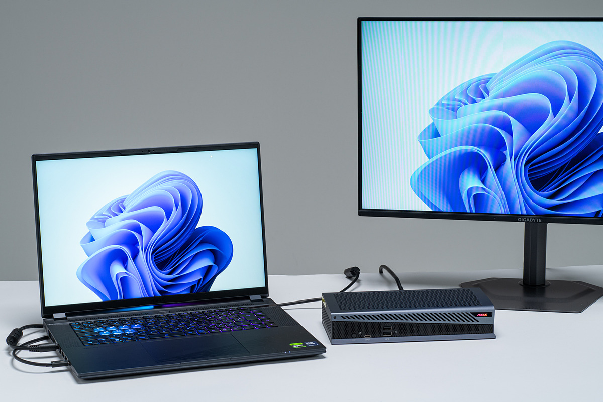 pc_watch's tweet image. ただのモバイルノートがゲーミングPCやAIマシンに化ける魔法の箱「GPUボックス」って何？ ～Thunderbolt 5対応でコンパクト、しかも高性能な「AO… pc.watch.impress.co.jp/docs/topic/spe… #Sponsored