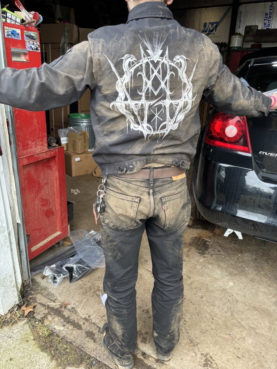 camicheeseballs's tweet image. Working on my car in the daily clothes
#car #dirt #working #dirty