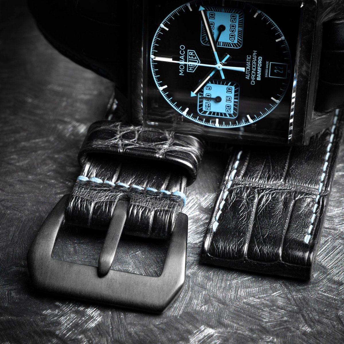 WatchPatrolRF's tweet image. 🖤 The Monaco Bamford swaps out steel for a carbon case—no two look exactly alike. Aqua blue pops on matte black keep it playful but sharp. Only 500 made, full set with an extra strap. #TagHeuer #Monaco #limitededition #Slysplash

💎 $9,999 at wptrl.co/l/2784572