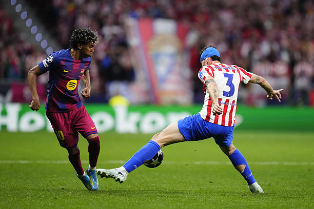 atletico_stats_'s tweet photo. ⛔ 𝐀𝐍𝐓𝐈 𝐋𝐄𝐁𝐑𝐎𝐍

Otra exhibición defensiva de Matteo Ruggeri manteniendo a raya a Lamine Yamal.

Ya no es ni noticia...

➡ 7/14 en duelos
➡ 5 recuperaciones
➡ 3/5 en entradas https://t.co/zzDZuq5x0v