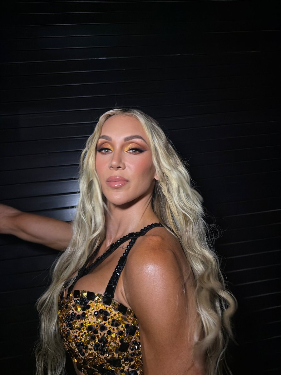 Charlotte Flair tweet media