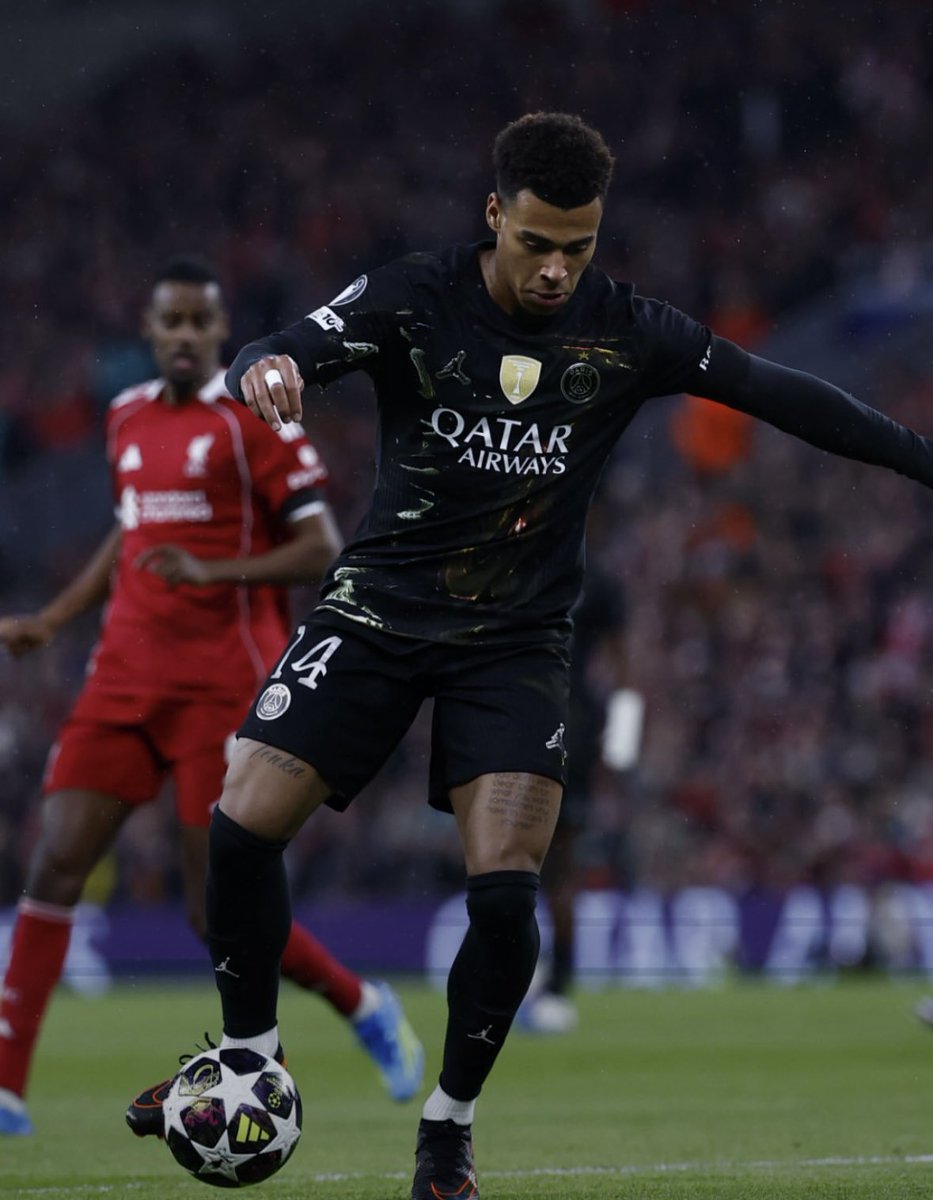 NoteSphere's tweet image. Rent was due at Jordan headquarters when they designed this PSG away Kit.