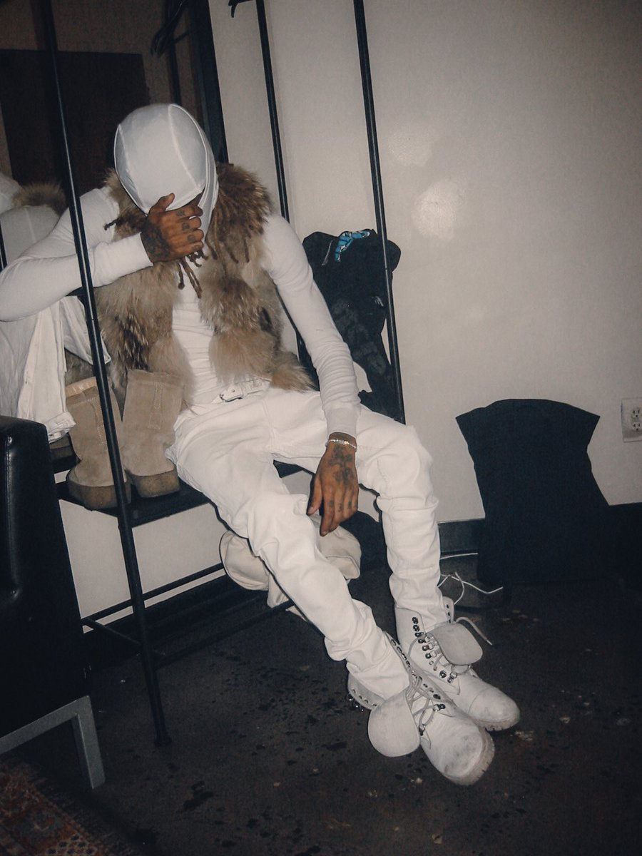 1300SAINT tweet media