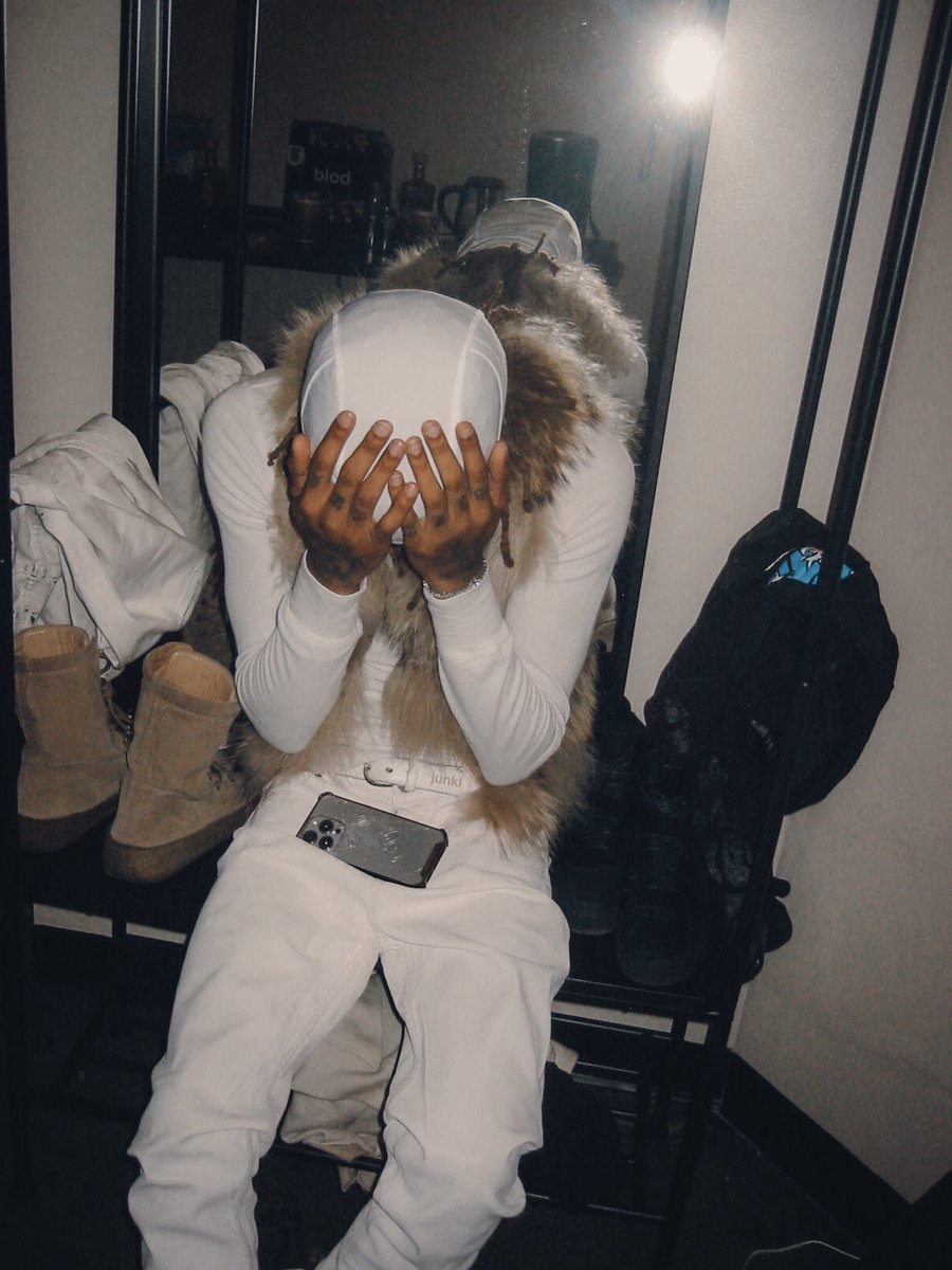 1300SAINT tweet media