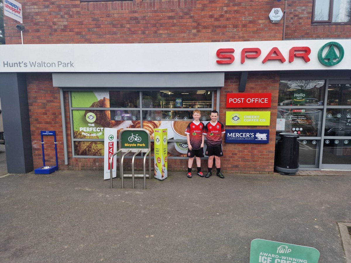 Lostock_HallJFC's tweet photo. Huge thanks to Hunts @SPARintheUK at Walton Park for sponsoring our u12 Reds kits this season

Without companies/organisations such as these, grassroots football funding would be a huge challenge

The boys now play with pride each week

#ForTheKids
#ForTheCommunity https://t.co/Oiw1MP1SVg