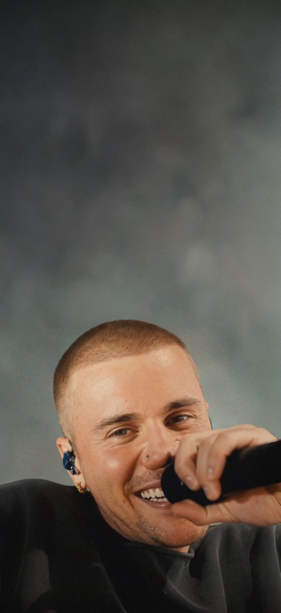 unlockscreen's tweet photo. —  Justin Bieber at Coachella |  bieberchella wallpapers ✨

like &amp; rt if you use it!! /math https://t.co/OzOcWH0the