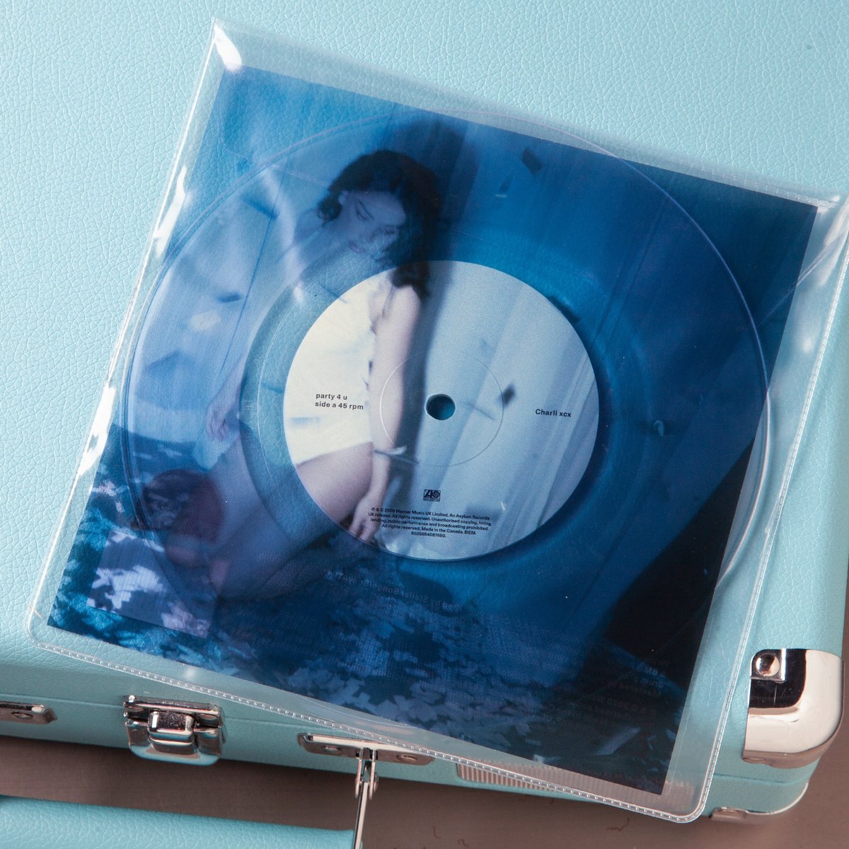 newburycomics's tweet image. Time to show off the Charli XCX, Laufey, Olivia Dean, and Tate McRae RSD releases 💙 Get all the girlies on Record Store Day this Saturday, April 18th at Newbury Comics!

#recordstoreday #vinyl #newburycomics #laufey #charlixcx