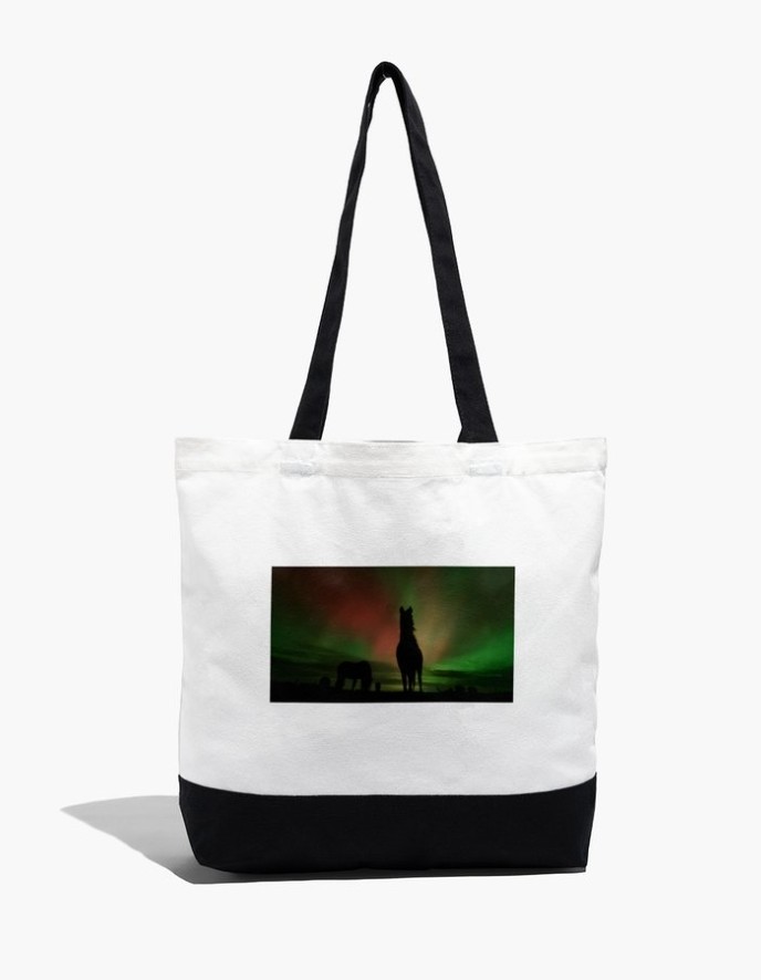 JBMEquiFarms's tweet image. I'm making my photos available to be printed on these bags. 

They're durable and large. 
I've sent many to family for gifts &amp;amp; sent them for prizes at horse shows. 

Details in last photo. 
#forsale #photos