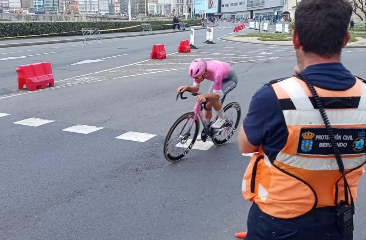 Hoxe colaboramos na seguridade da primeira etapa de <a href="/ograncamino_thr/">O Gran Camiño</a>, a contrareloxo que percorreu o paseo marítimo da nosa cidade.
Agradecer ós compañeiros de Bergondo,Zas,Dumbria e Corcubión a súa colaboración.