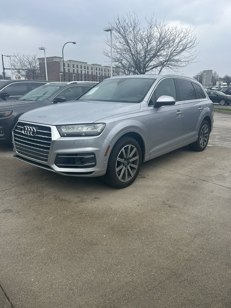 Traceylbaustin's tweet image. 2019 Audi Q7 55 Premium Plus Quattro AWD, heated leather, cooled seats, moonroof, blind spot, navigation, 3rd row, wireless phone charging, cold weather package, tow hitch, 106k miles, $17,991 55009TT Traceythecarlady 614-207-0335 cell Ganley Toyota Akron, Ohio 
#audi #audiq7