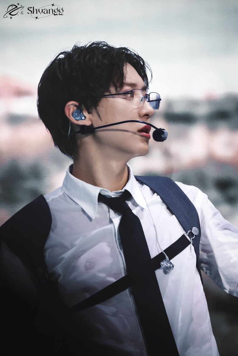 hourly chanyeol tweet media