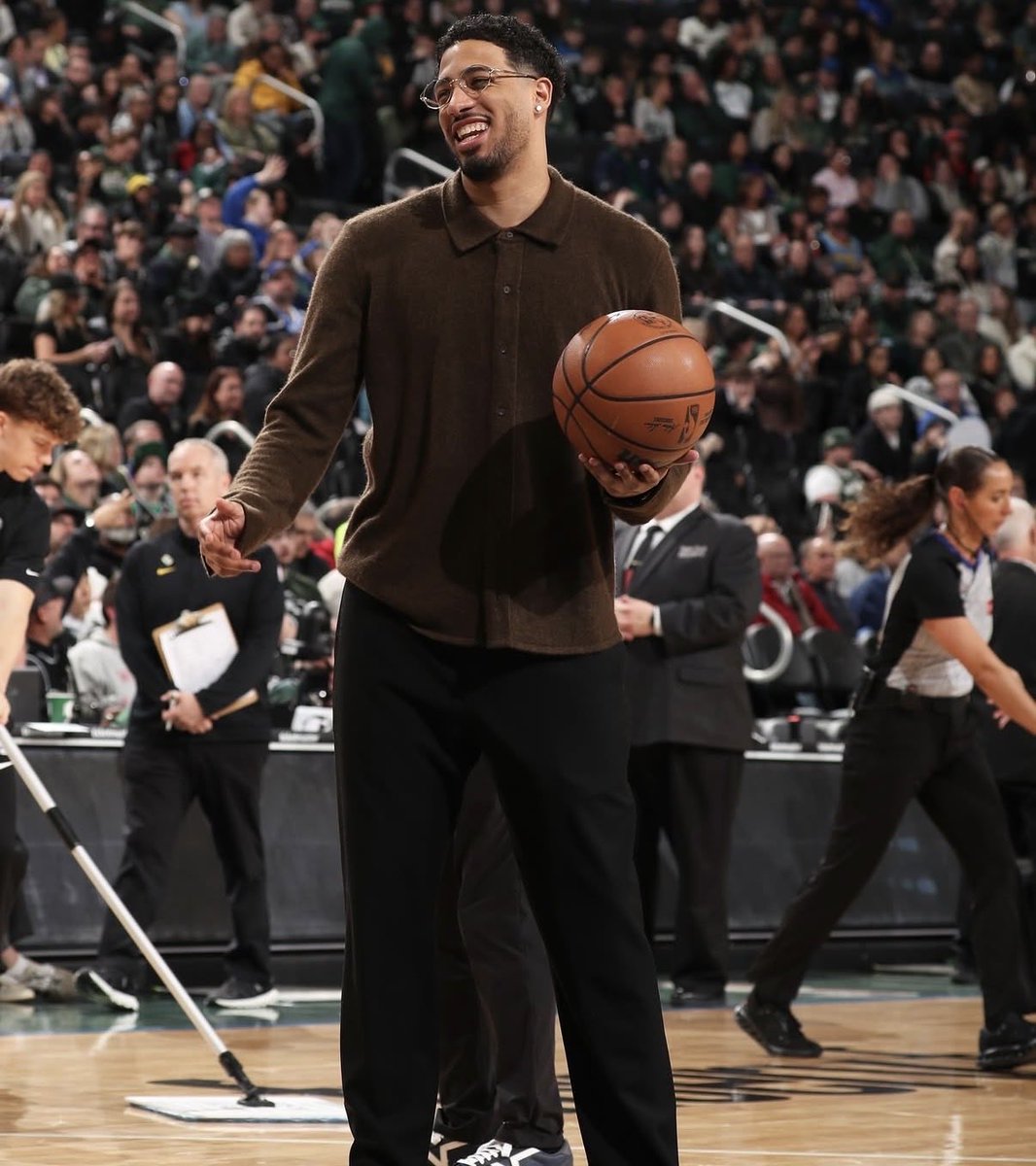 HaliMuse tweet media